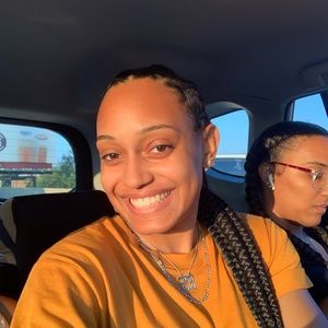 Meet your Posher, Dominique